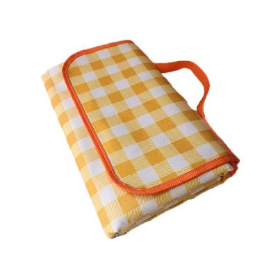 China Mini Pocket Easy To Fold Waterproof Lightweight Durable Beach Blanket Folding Picnic Mat for sale