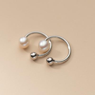 China Fashionable Simple Fresh Small 925 Sterling Silver Jewelery Earrings Pearl U Earrings for sale