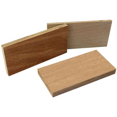 China XIYUE Manufacturer Pine Plywood Laminated 4x8 Abrasion Resistant Strong Plywood Industrial Factory Price for sale