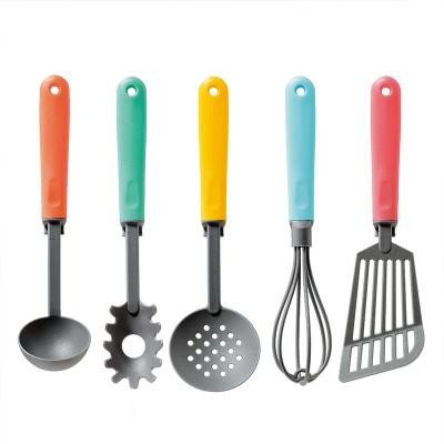 China Sustainable Wholesale Kitchen Tool 5pcs Universal Kitchen KNU0142 Nylon Utensil Set With PP Handle for sale