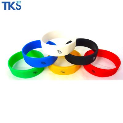 China Reusable Waterproof Hotels Silicone RFID Band Wristband for sale