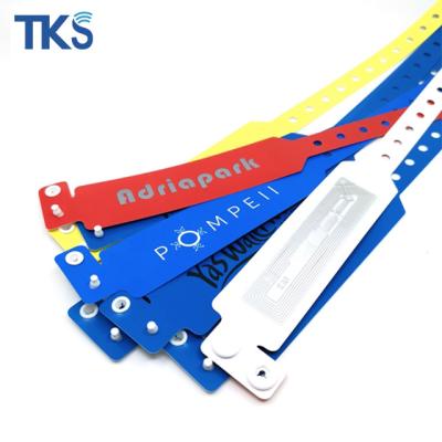 China Hospital 125Khz/13.56Mhz RFID Plastic Wristbands With Mifare 1k 4k Fudan F08 Chip PVC NFC NFC Wristbands Ntag 213 215 216 Chip for sale