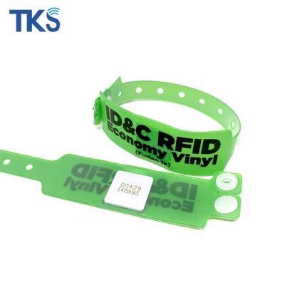 China Hospital Cheap Plastic Wristband RFID Vinyl Wristband Waterproof NFC PVC Wristband for sale