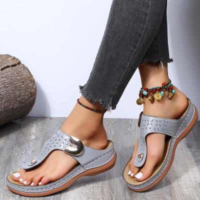 China Fashion trend slippers large size women 2022 spring and summer European new outdoor wear beach slippers and American wedge flip flops fashion for sale