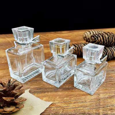 China Classic Glass Personal Care Perfume Bottle Car Perfume Bottles Perfume Transparent Bottles for sale