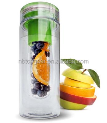 China Fruit Beverage 680ml Drink Cup Plastic Water Bottle Infusers for sale