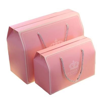 China Recycled European materials style crown candy box wedding gift box full moon birthday gift box wedding handbag for sale