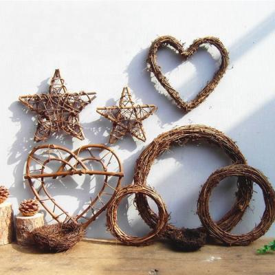 China Hanging Dry Braids Natural DIY Rattan Craft Twig Vine Garland Hanging Wreaths Heart Shaped Rattan For Shop Window Door Party Decor for sale