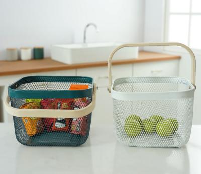 China Tidy Kitchen Bath Toy Organizer Metal Wire Mesh Fruit Storage Basket/Storage With Wooden Handle for sale