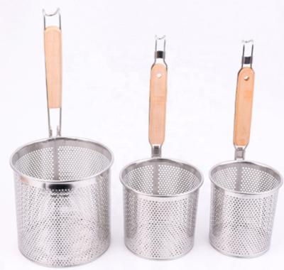 China Dustproof Kitchen Practical Multifunctional High Quality Stainless Steel Fine Mesh Strainers RestingHandle Oil Spill Ear Design for sale