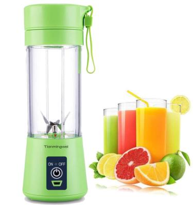 China Multi-Function Electric Rechargable Juice Blender Small Juicer Safety USB Travel Blender for Shakes and Smoothies for sale