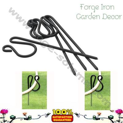 China Adjustable Garden Wrought Iron Hose Guide Hose Holder for sale