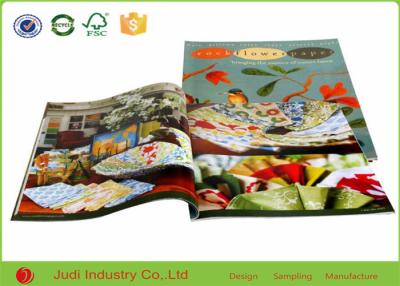 China Volledige de Kleurenbrochure die van het douaneontwerp Open Grootte 210 X 285mm drukken Hardcover-Boek Te koop