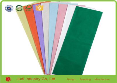 China papel seda coloreado bulto del color sólido 21gsm ventilador/prenda impermeable de 700 * de 500m m en venta