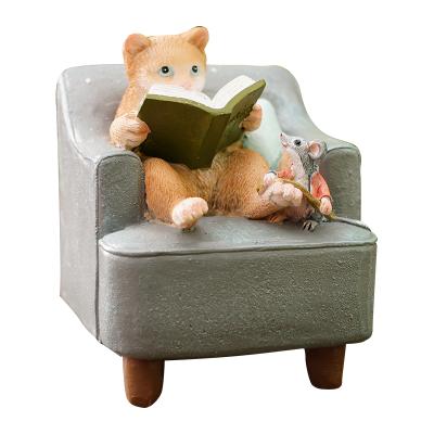 China Artificial Cat Reading Book To Mouse Home Decor Sculpture for sale