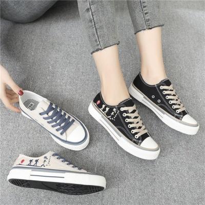 China Fashion Trend 8617 Cheap Men's Casual Canvas Shoes Men's Leisure Sports for sale