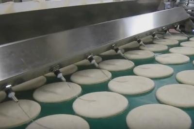 China Fácil opere a pizza que faz a máquina, máquina da imprensa da massa da pizza resistente à corrosão à venda