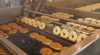 China Hexagon Cutter Automatic Donut Making Machine With Modular Dough Sheeting System for sale