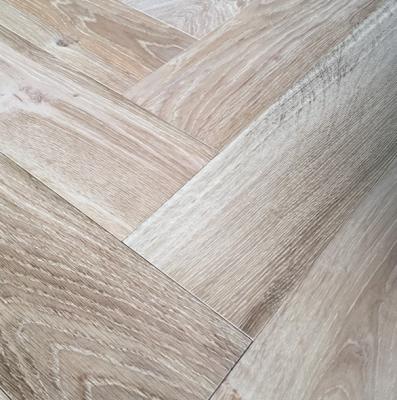 China Unfinished Oak Wood Modern Herringbone Multi-Layer Engineered Flooring for sale