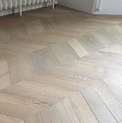 China New Design Modern High Quality Oak Engineered Herringbone Parquet Flooring for sale