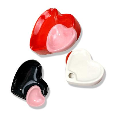 China With Color Matching Creative Design Ashtray Ceramic Ashtray 150*120 Mm Heart Smoking Classic Classic With Cigarette Holder for sale