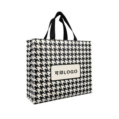 China Recyclable Plaid Clothing Handbag Can Be Customized Logo Coat Gift Bag Clothing Store Wholesale for sale