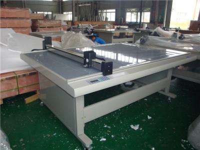 Cina Macchina a base piatta completamente automatica della taglierina del tracciatore/bordo della taglierina con software inglese in vendita