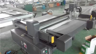 China Cortadora plana gráfica de Digitaces, cortadora de la caja de papel 1400 Mm/S en venta