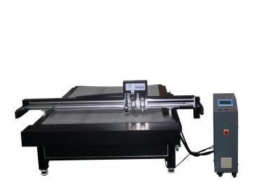 China doossteekproef gesneden snijmachine, oscilleren en het vouwen van machine, steekproefmaker, plotter, Doosmaker, digitale messensnijder Te koop