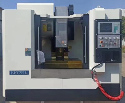 Chine Centre d'usinage vertical CNC Vmc855 de haute précision avec contrôle en boucle semi-fermé à vendre