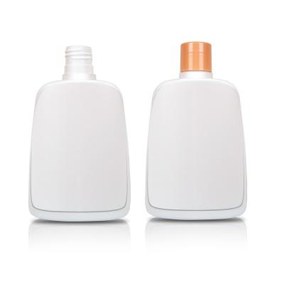 China New Cosmetic HDPE Plastic Bottle 500ml Flat White Plastic Bottles For Solution Tile Cleaning Detergent Container for sale