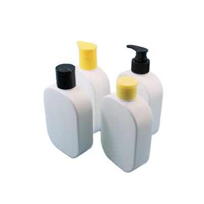 China Factory Wholesale 300ml Cosmetic White Flat Plastic Bottle For Shampoo PE Plastic Shower Bottles With Lotion Pump for sale