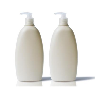 China 500ml PE Plastic Shampoo Shower Bottle 1000ml 2000ml Cosmetic Wholesale White Flat Plastic Bottles With Pump For Skin And Hair Lotion for sale