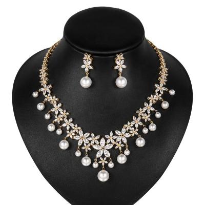 China Casual/Sporty Design Fancy Pearl Gold Necklace Earrings Luxury Bride Wedding Jewelry Set for sale