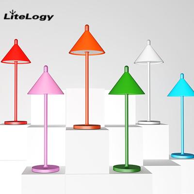 China Modern European Metal Desk Lamp Bar Cafe Decor Cordless hotel rechargeable touch led table light for restaurant table lamp for sale