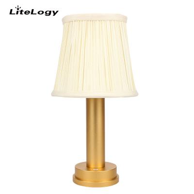 China 2021 Newest Round Base Table Lamps Luxury Decorate Cordless Cloth Shade Modern Table Lamp for sale