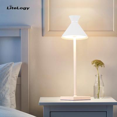 China bed room lamp luxury restaurant table lamp lampada da tavolo rechargeable for bedroom rechargeable desktop table lamp for sale