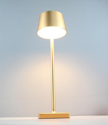 China LED rechargeable hotel desk lamping lamparas modern restaurant decorative table gold lamp with led lights for sale