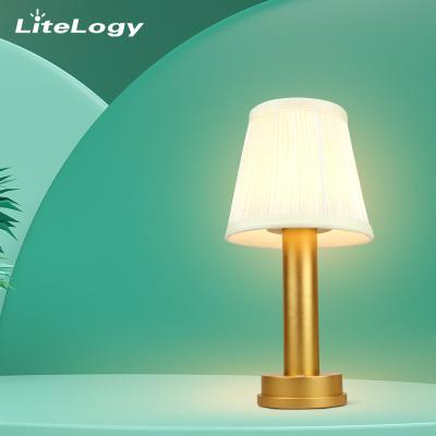 China Amazon Luxury Reading Work Lamps Gold Silver Desk Led Lamp Bed Side Fabric Shade Resin Hot Sales Home Decor Modern Table Lamps for sale