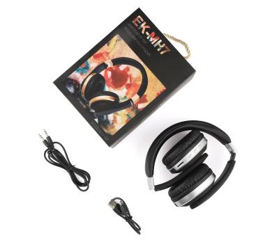 China Fashionable Circumaural earbuds bluetooth5.0 neck band bluetooth earphone headphones graffiti style headphones for sale