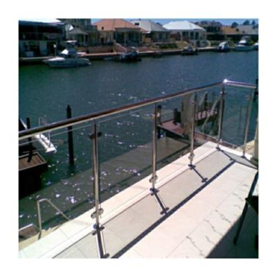 China Ultra White Balustrade Glass Railing Handrail Timber Balcony Scenic Glass Fencing zu verkaufen