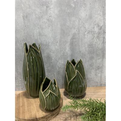 China Minimalist Ceramic Home Decor Vase Green Leaf Shape Decorative Vase for sale