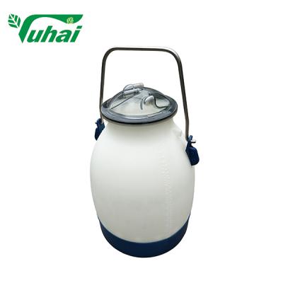 China Farms Farm Feeding Bucket To Fit With Natural Rubber Tears Nipple Cow Cattle Goat Sheep Use Milk Bottle With Handle for sale