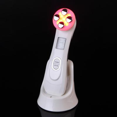 China 2020 New Product Hand Held Face Lift Skin Tightening Tools Cooling Facial Massager For Women for sale