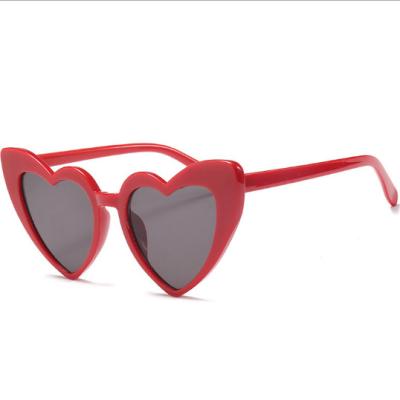 China Film fashion heart reflective sunglasses 5716 PC love fashion sunglasses fashion colors heart-shaped sunglasses for sale