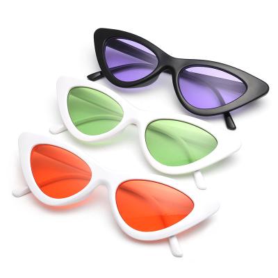 China Fashion New Fashion Sunglasses Triangle Cat Eyes Female Sunglass Trendsetter European American Popular Eye Sun Shade 1364 for sale