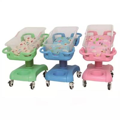 China Modern High Quality Mobile Plastic Newborn Infants ABS TWB001 Baby Hydraulic Baby Cradle Bed For Hospital Use en venta