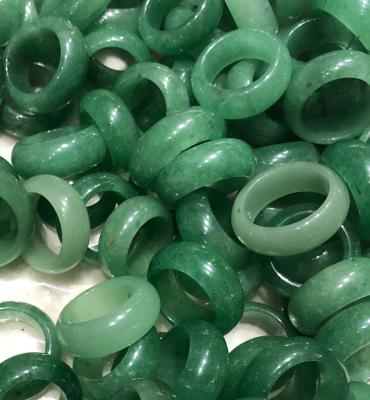 China Natural Noble Noble Aventurine Green Jade Rings Jewelry Gemstone Jade Stone Rings for sale