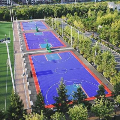 Chine Carrelages extérieurs de verrouillage de basket-ball pour la cour de sports à vendre