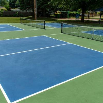 中国 Pickleball表面のPickelball裁判所のマットのポータブル60 x 30ftロール マットの自由なライン塗るサービス 販売のため